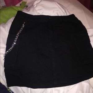 black cargo skirt w detachable chain